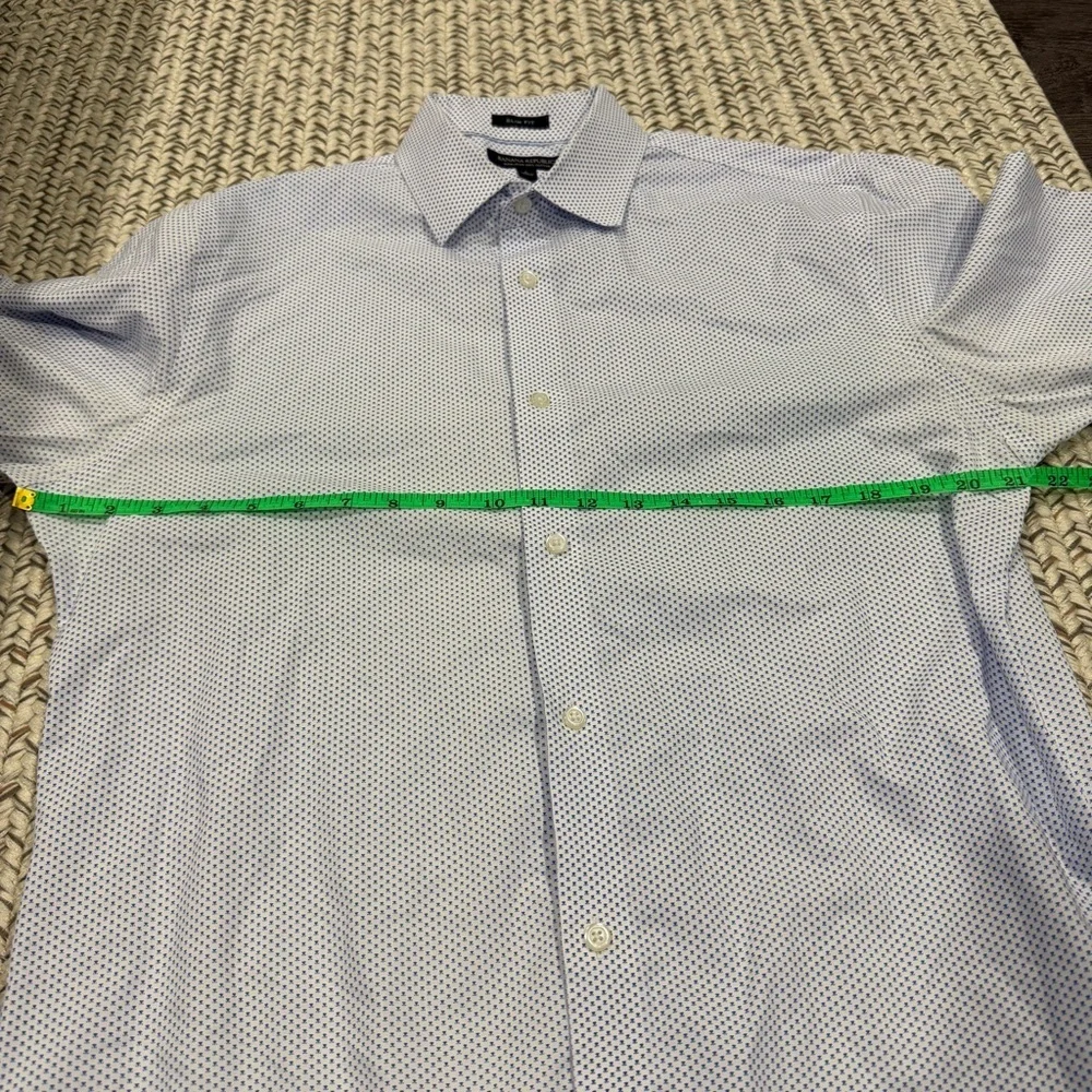 Banana Republic White and Blue Slim Fit Non-Iron Cotton Button Down Shirt